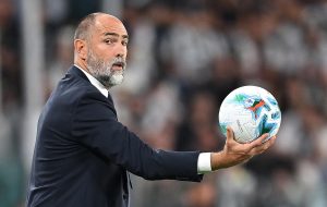 Ο προπονητής της Τότεναμ έβγαλε τους παίκτες για σουβλάκι, μουσακά και κλέφτικο! ΦΩΤΟ