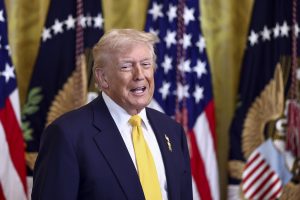 Ο Λευκός Οίκος δημοσιοποίησε φωτογραφία του Τραμπ μαζί με τον νέο Έλληνα Πρέσβη στις ΗΠΑ