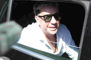 Viral το βίντεο από την Πολωνία: Χορεύουν τραγούδι του Μαζωνάκη σε κεντρική πλατεία