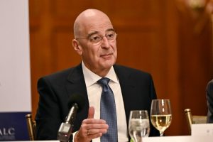 Παγκόσμιο θέμα συζήτησης όσα είπε ο Δένδιας για τους μετανάστες