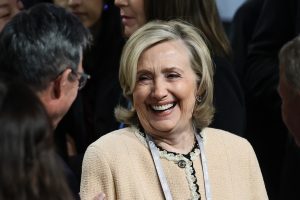 Τρίτο Παγκόσμιο Πόλεμο ζητάει μανιασμένα η Χίλαρι Κλίντον: «Προκαλέστε πόνο στον Πούτιν» – Vid