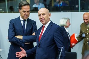 Παρανοϊκός Βρετανός Υπουργός θέλει διακαώς να στείλει στρατό στην Ουκρανία