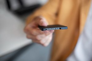 Τρομακτικό ΒΙΝΤΕΟ: Εξερράγη η μπαταρία του κινητού μέσα στο στόμα του!