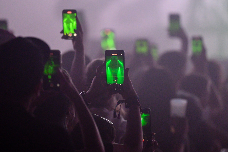 Δείτε τι φέρνουν αφού φρόντισαν να «μαντρώσουν» τους πάντες στα social media