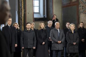 Σόου «τεθλιμμένων» Ευρωπαίων στο Κίεβο δίπλα στον Ζελένσκι, vid