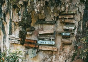 Αρχαίο DNA λύνει το μυστήριο της ταφικής παράδοσης των κρεμαστών φερέτρων στην Κίνα