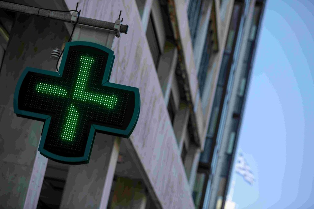 Θεσσαλονίκη: Mπαράζ κλοπών στα φαρμακεία – Ποια μέτρα προστασίας συζητήθηκαν κατά τη συνάντηση ΕΛ.ΑΣ. και φαρμακοποιών