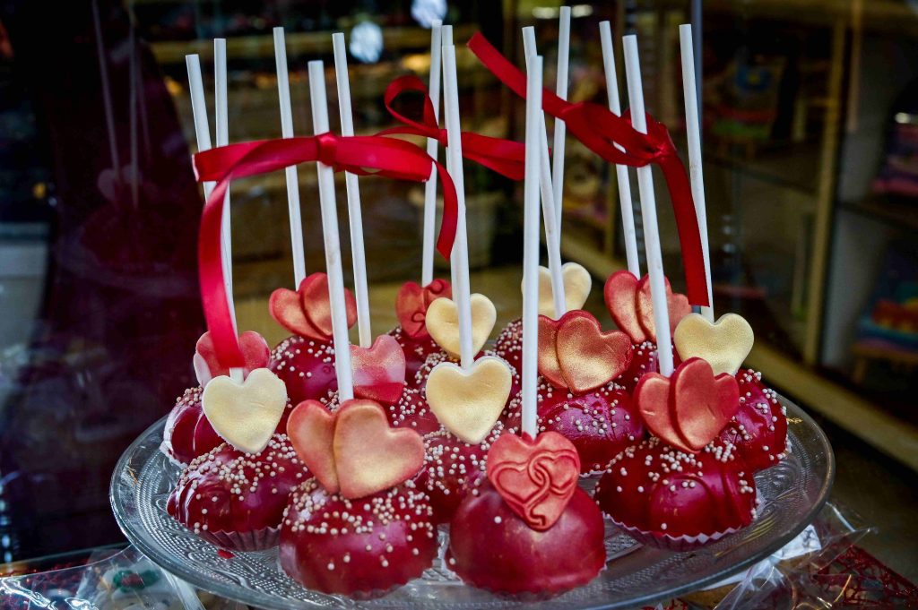 Ποιοι γιορτάζουν σήμερα 14 Φεβρουαρίου