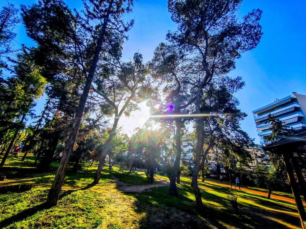 Άστατος ο καιρός σήμερα με συννεφιά και τοπικές βροχές – Έως 20 βαθμούς η θερμοκρασία