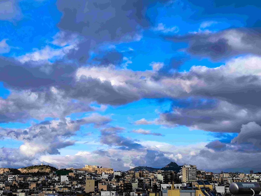 Καιρός: Γενικά αίθριος αλλά με τοπικές βροχές – Αναλυτικά η πρόγνωση