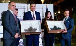 Τριάντα χρόνια μετά τα βαγόνια επιστρέφουν στα Ναυπηγεία Ελευσίνας και η βιομηχανία ξαναπαίρνει μπροστά