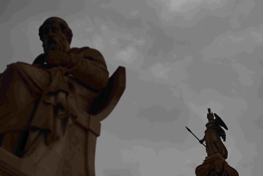 Καιρός: Τσικνοπέμπτη με ισχυρές βροχές και καταιγίδες, χαλάζι και θυελλώδεις ανέμους έως 8 μποφόρ