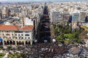 Τραγωδία Τεμπών: Παρόντες χιλιάδες άνθρωποι και στη Θεσσαλονίκη