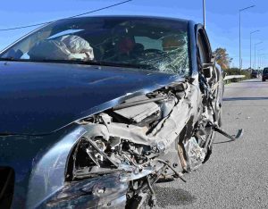 Σύγκρουση φορτηγού με ΙΧ στον Ασπρόπυργο- Νεκρός ένας 41χρονος