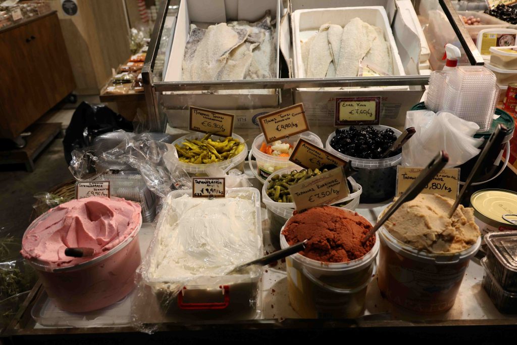 Καθαρά Δευτέρα: Την τιμητική τους έχουν χαλβάς, λαγάνα και θαλασσινά – Ανοιχτές Βαρβάκειος και Καπάνι