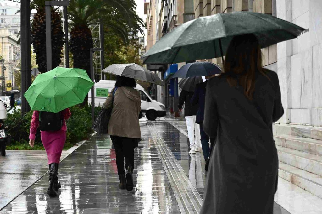 Καιρός σήμερα: Βροχές, καταιγίδες και θυελλώδεις άνεμοι 9 μποφόρ