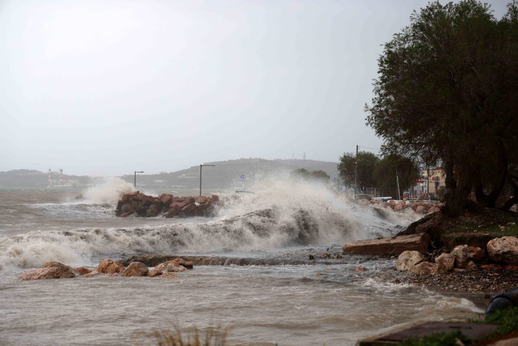 Ισχυρές βροχές, πτώση της θερμοκρασίας και χαλάζι σήμερα – Με τι καιρό θα κάνουμε Καθαρά Δευτέρα