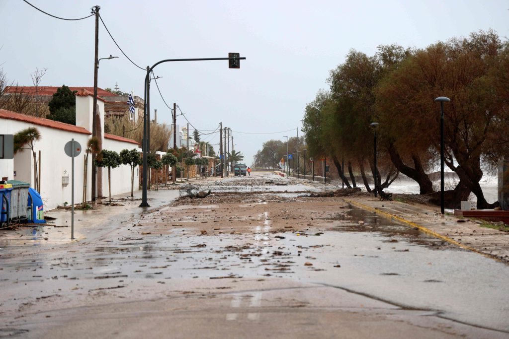 Η κακοκαιρία σαρώνει τη Λήμνο: Σοβαρά προβλήματα σε όλο το νησί – Ήχησε το 112 στους κατοίκους