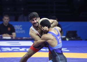 Ρώσος παλαιστής ρίχνει κάτω τον αντίπαλο με μια ασύλληπτη κίνηση που έκανε τον γύρο του κόσμου! ΒΙΝΤΕΟ