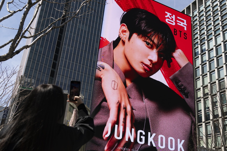 Περίπου 260.000 θαυμαστές στη Σεούλ για τη μεγάλη επιστροφή των BTS, vid