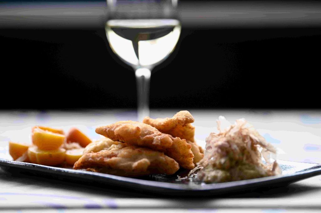 Μπακαλιάρος σκορδαλιά: Συμβουλές για ξαρμύρισμα και το μυστικό για να γίνει τραγανός