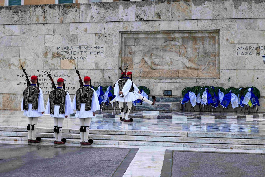 Εντυπωσίασαν οι Εύζωνες στην παρέλαση για την Επέτειο της 25ης Μαρτίου, vid