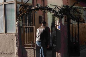 Σοκ στον Εύοσμο: 59χρονη βρέθηκε νεκρή με μια ζώνη γύρω από το λαιμό της – Σε εξέλιξη οι έρευνες(upd)