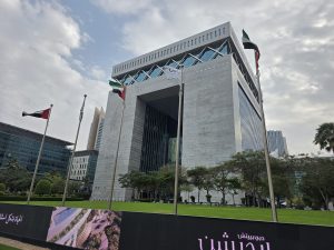 Πληροφορίες για έναν νεκρό από θραύσματα πυραύλου που καταρρίφθηκε στο Αμπού Ντάμπι