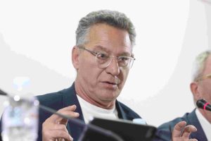 Μέτρα στήριξης του πρωτογενή τομέα και αποτροπής αυξήσεων στα τρόφιμα ζητά ο Κ. Αρβανίτης