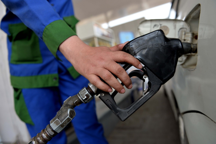 «Πόλεμος» και για τις τιμές στα πρατήρια – Ξεκινούν μαζικοί έλεγχοι – Σενάρια για «light» ανατιμήσεις