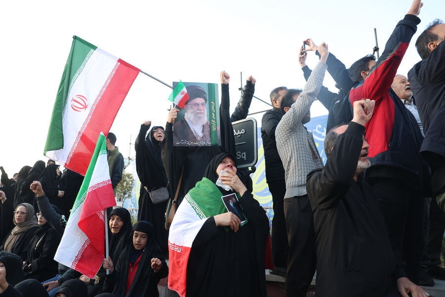 Ψάχνουν τον διάδοχο του Χαμενεΐ – Επιθέσεις σε όλες τις χώρες του Κόλπου – Ποιοί άλλοι Ιρανοί σκοτώθηκαν, vid