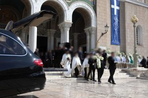 Σε κλίμα συγκίνησης τελέστηκε η εξόδιος ακολουθία της σπουδαίας Μαρινέλλας