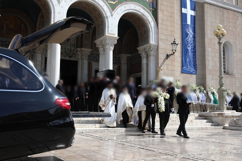 Σε κλίμα συγκίνησης τελέστηκε η εξόδιος ακολουθία της σπουδαίας Μαρινέλλας