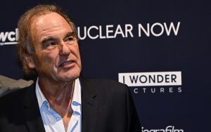 Oliver Stone: o πρώτος βετεράνος του Βιετνάμ που σκηνοθέτησε ταινία για την εμπειρία του δίνει μία συμβουλή ζωής