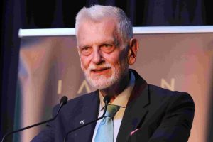 ΥΦΥΠΕΞ: «Πράξη βαθιάς πνευματικής σημασίας για τον ελληνικό λαό η μεταφορά του Αγίου Φωτός»