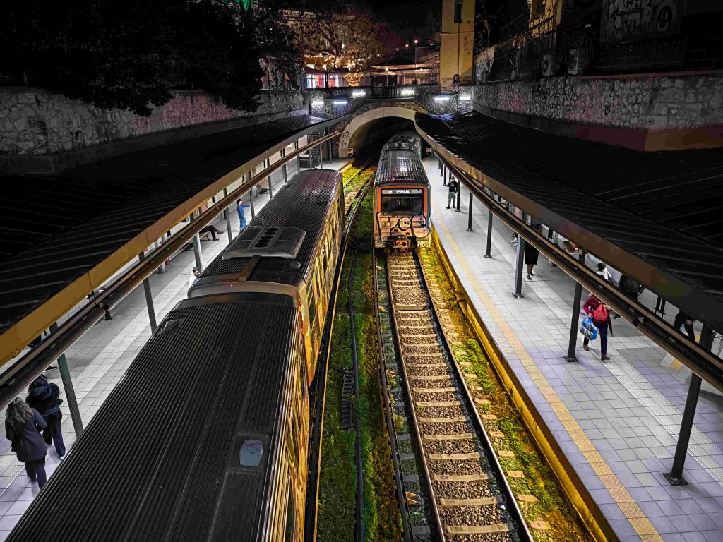 Πέταξαν πέτρα σε συρμό του ΗΣΑΠ – Τραυματίστηκε επιβάτης, προσφεύγει στη δικαιοσύνη η ΣΤΑΣΥ