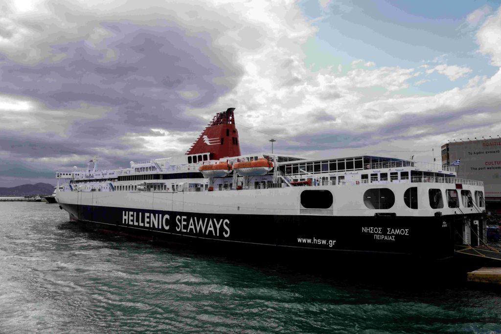 Κτηνοτρόφοι απέκλεισαν το λιμάνι της Μυτιλήνης – Μόνο με επιβάτες, χωρίς οχήματα αναχώρησε το «ΝΗΣΟΣ ΣΑΜΟΣ»