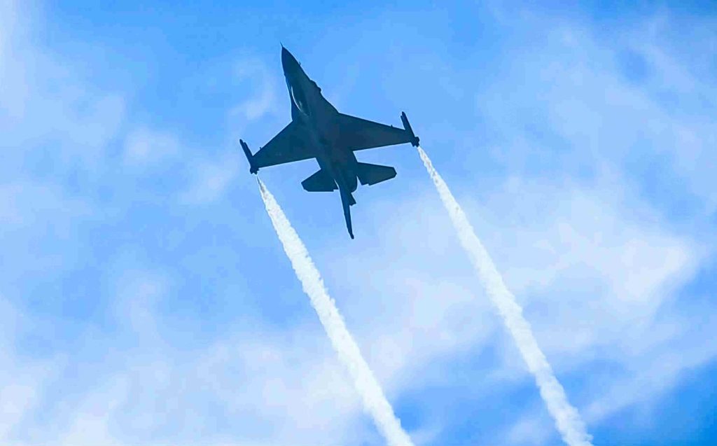 «Τιμή και δόξα στους ελευθέρους πολιορκημένους» – Το μήνυμα του πιλότου της ομάδας Ζευς (vid, photo)