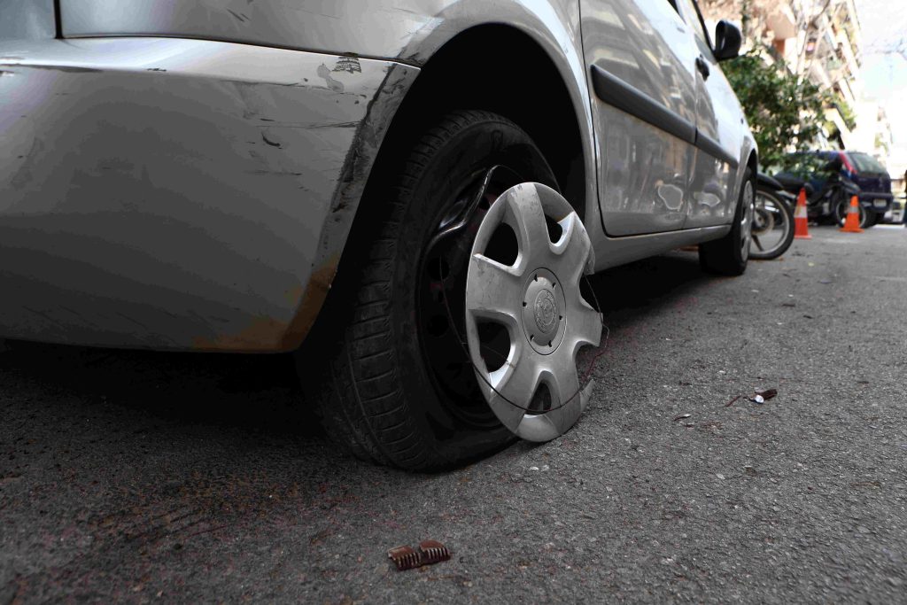 Χαμός στους Αμπελόκηπους: Συνελήφθη μεθυσμένη οδηγός που τράκαρε 14 σταθμευμένα οχήματα