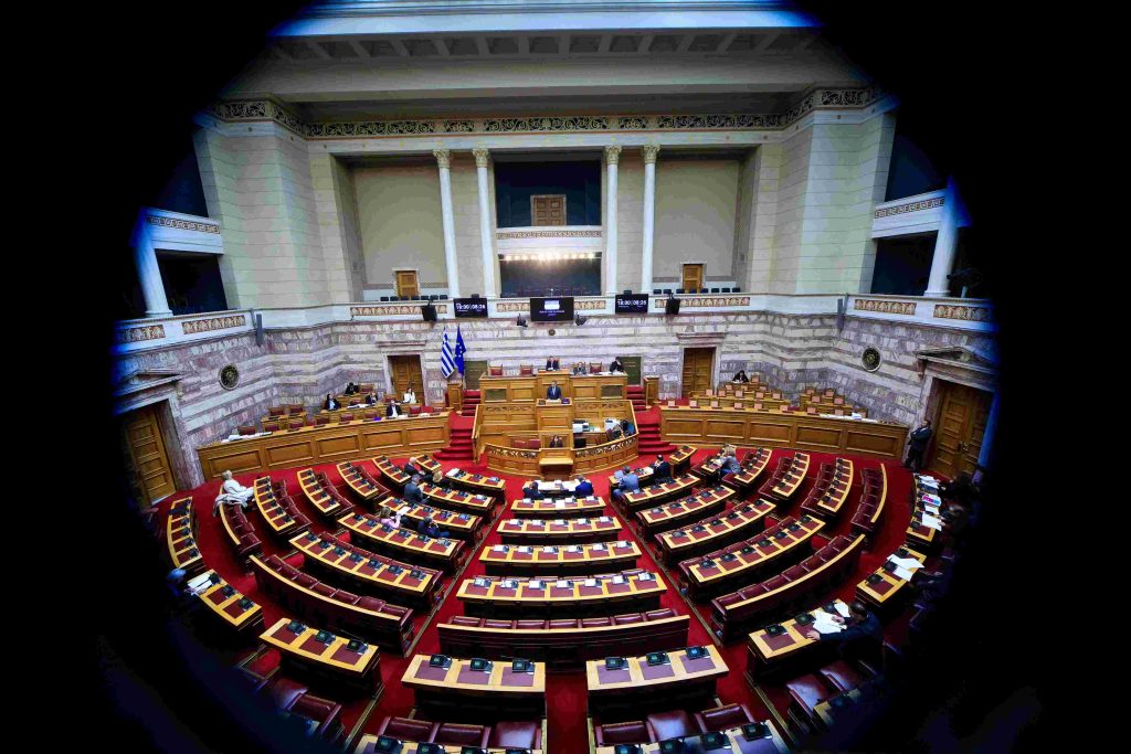 Στην Ολομέλεια της Βουλής το νομοσχέδιο για την ψήφο του απόδημου Ελληνισμού – Την Πέμπτη η ονομαστική ψηφοφορία