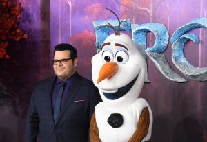 Πάρ’τον κάτω! Το ρομπότ Όλαφ του Frozen κατέρρευσε…μπροστά στους θεατές, vid