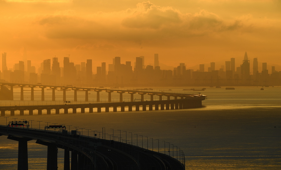 Το «τέρας» 24 χιλιομέτρων της Κίνας!Μεταφέρει 86.000 αυτοκίνητα την ημέρα, vid