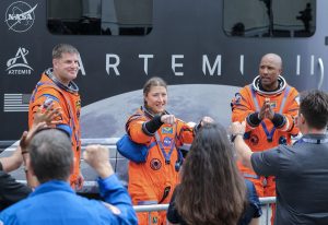 Γιατί οι αστροναύτες της Artemis II παίζουν… χαρτιά πριν από την εκτόξευση! vid