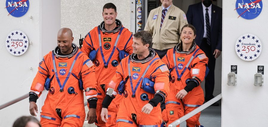 “Επιστρέφουμε”: Οι αστροναύτες της αποστολής Artemis II επιστρέφουν στη Γη