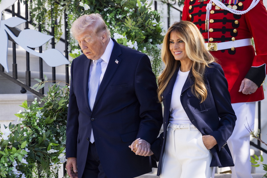 Nτόναλντ και Μελάνια Τραμπ στο έθιμο του “Πασχαλινού αυγού” – Επικές ατάκες! ΒΙΝΤΕΟ