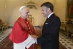 Pope Leo XIV (L) and French President Emmanuel Macron