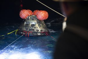 Artemis II: Η στιγμή που οι δύτες ανοίγουν την κάψουλα Orion μέσα στον ωκεανό – ΒΙΝΤΕΟ