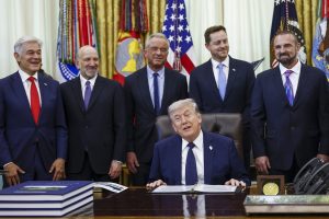 O Τραμπ μιλούσε στο Οβάλ Γραφείο…όμως άλλος έκλεψε την παράσταση! Viral ΒΙΝΤΕΟ