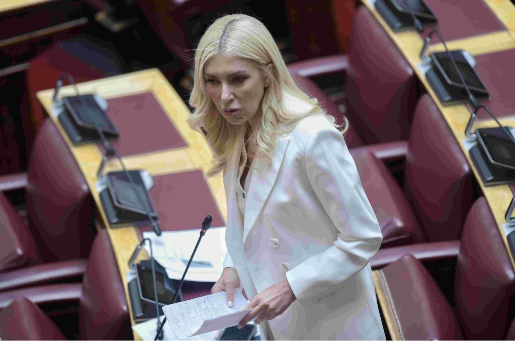 Φωτεινή Αραμπατζή: Θέτω τον εαυτό μου στη διάθεση κάθε αρμόδιας Αρχής