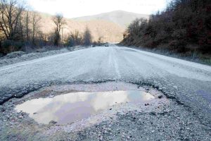 Viral έγιναν οι λακούβες στους δρόμους του Μόντρεαλ! Ίσως χειρότερες από της Ελλάδας, vid